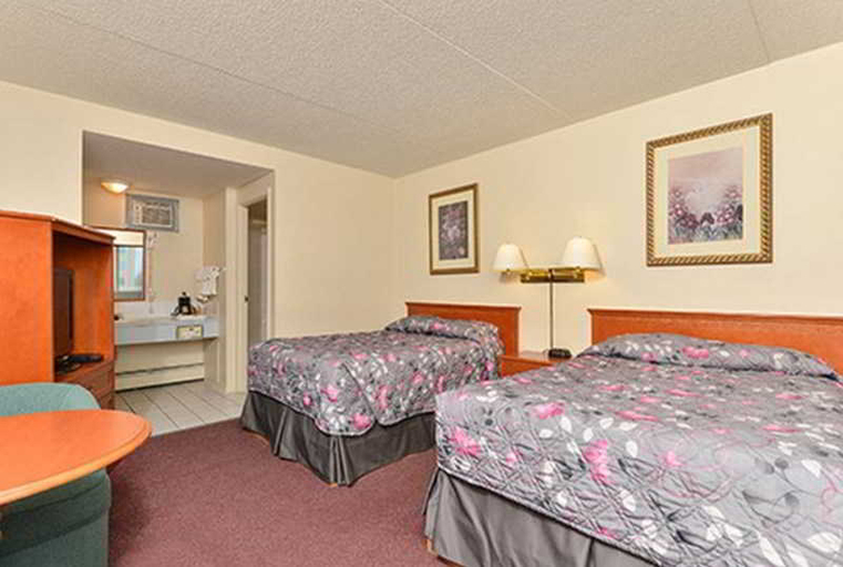 Bedroom 4, Econo Lodge, Division No. 11