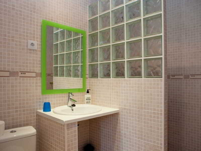 Bathroom 4, Martinval, Barcelona