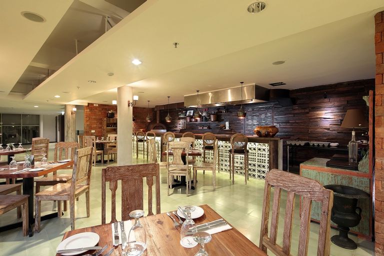 Food & Drinks 5, The Akmani Legian, Badung