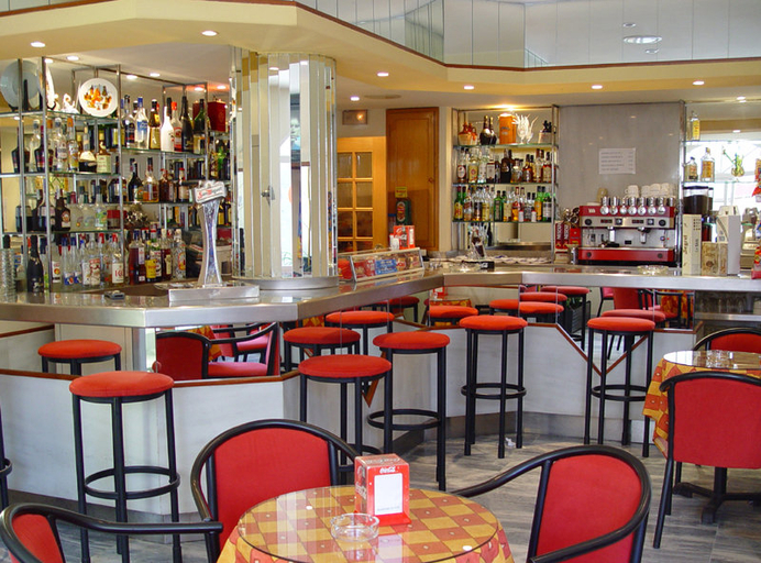 Food & Drinks