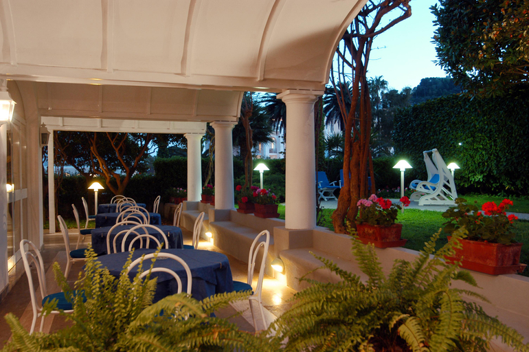Public Area 4, A Pazziella, Napoli