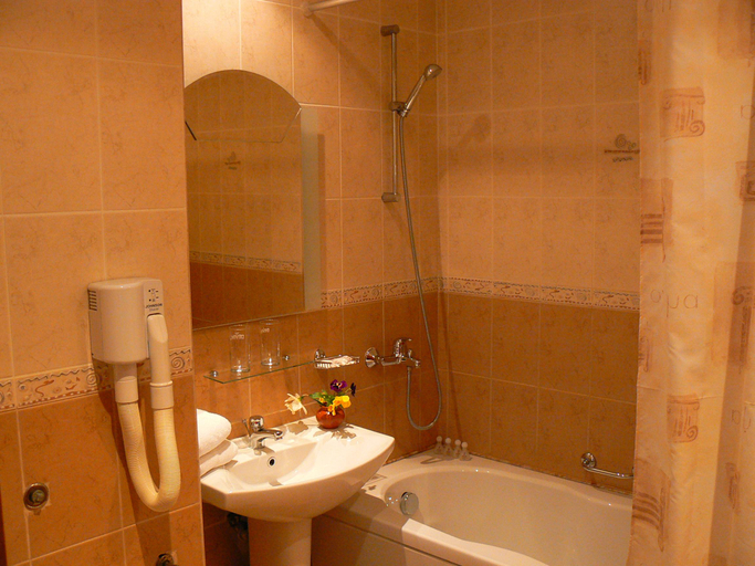 Bathroom 5, Joya Park Complex, Varna