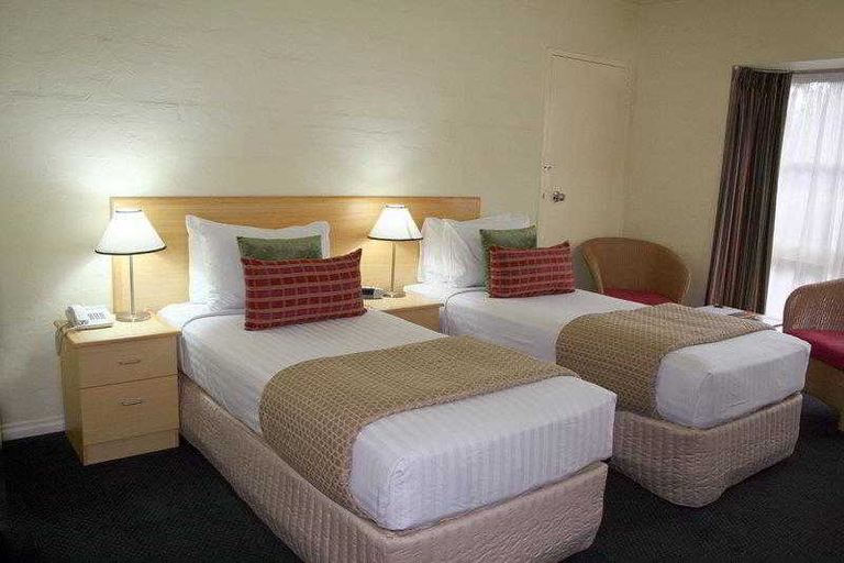 Bedroom 2, Grand Country Lodge Mittagong, Wingecarribee