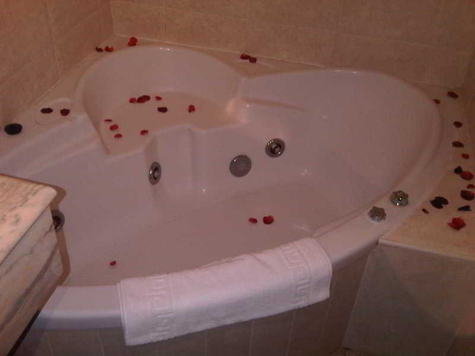 Bathroom 5, Hotel La Villa, Valencia