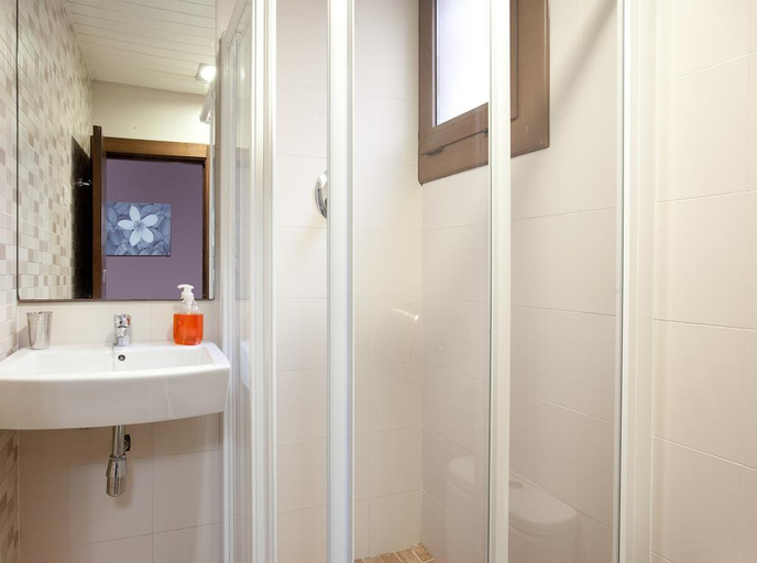Bathroom 3, Pensión Villanueva, Barcelona