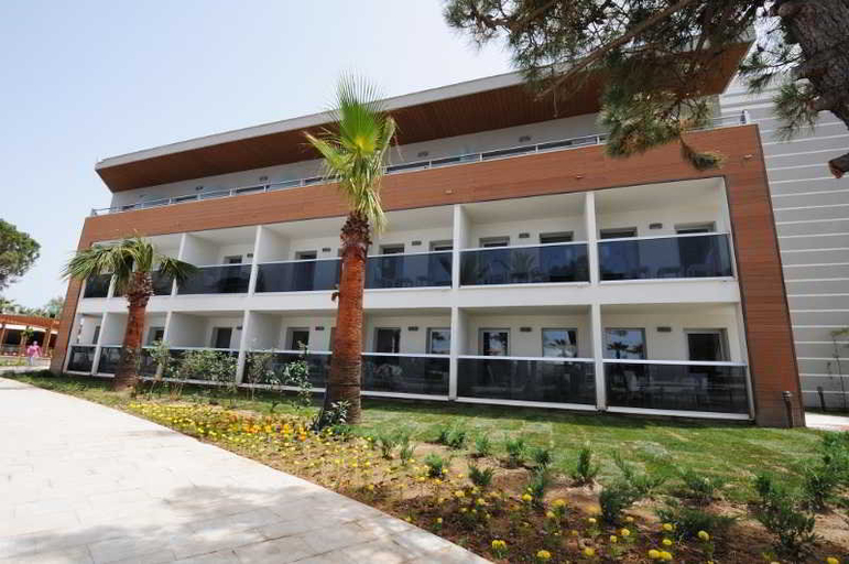 Exterior & Views