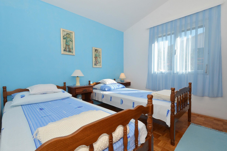 Bedroom 4, Poolside apartment house Nina, Trogir