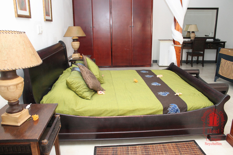 Bedroom 3, Chateau St Cloud