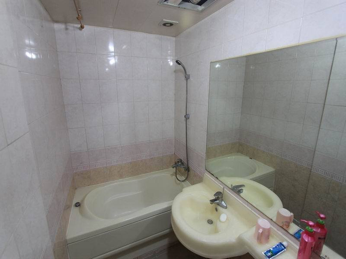 Bathroom 5, Business Hotel Busan Station, Dong