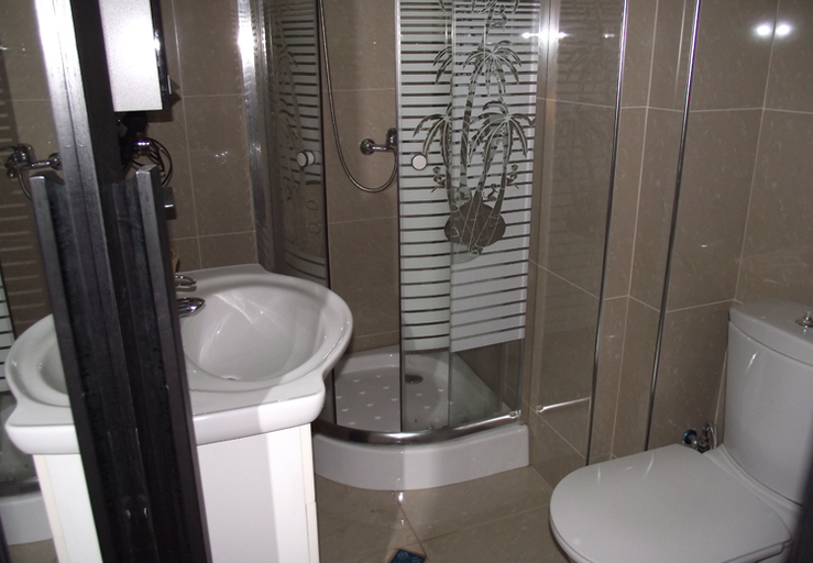 Bathroom, Hotel Eagle, Tiranës