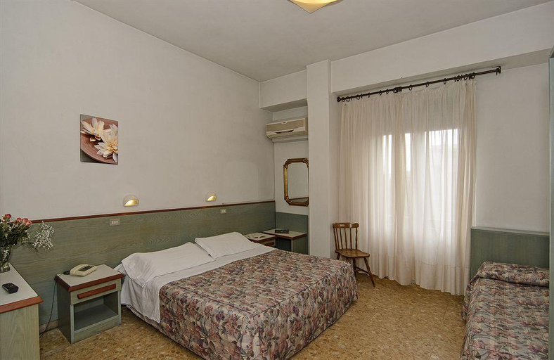 Bedroom 5, Hotel Lukas, Lucca