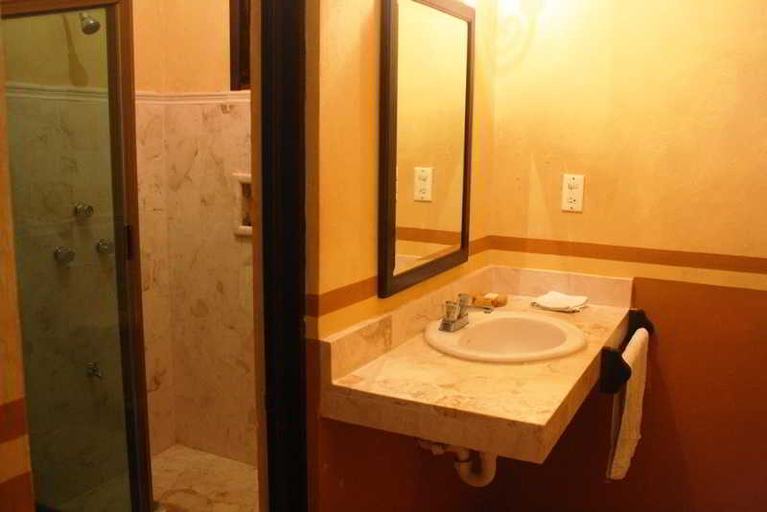 Bathroom, Hacienda Kaanac, Valladolid