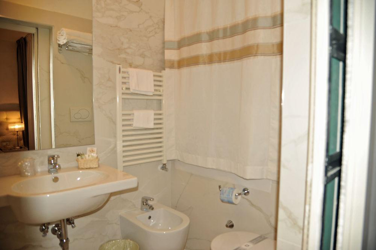 Bathroom 5, Hotel Al Vivit, Venezia