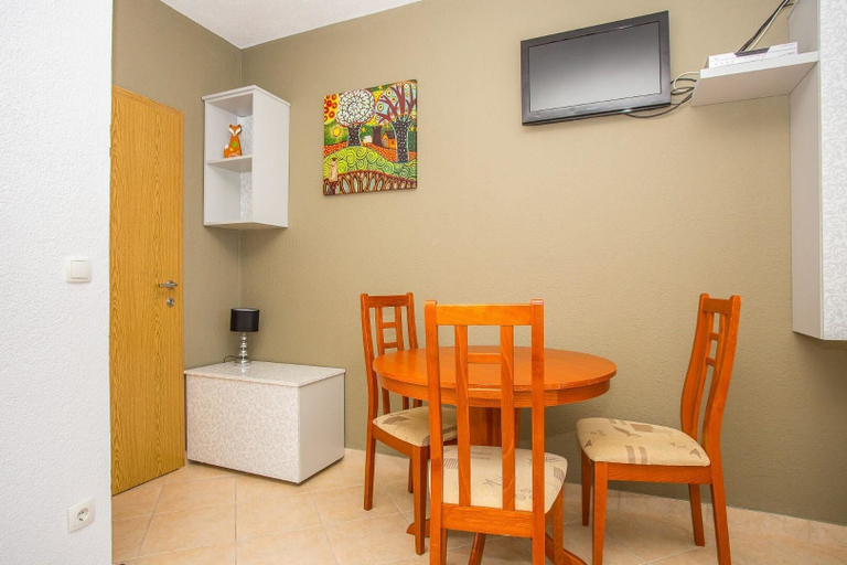 Others 5, Apartments Ivana-Mira, Okrug