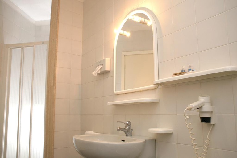 Bathroom 5, Perusia Hotel, Perugia
