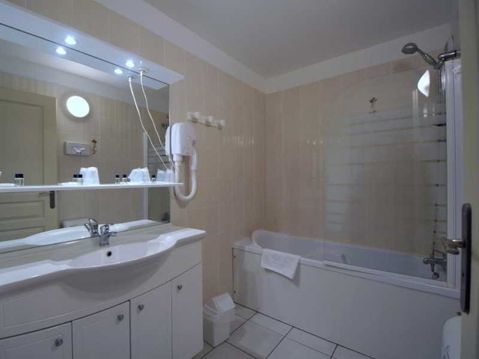 Bathroom, Prim Hotel Reims, Marne