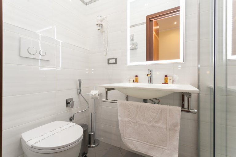 Bathroom 4, Hotel Fiorella, Milano