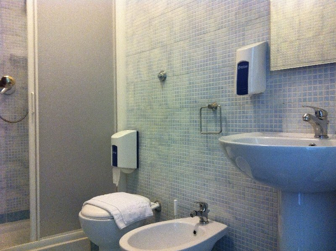 Bathroom 4, Borghese Executive Suite, Roma