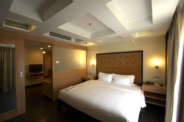 Bedroom 4, The Gateway Hotel Athwalines Surat, Surat