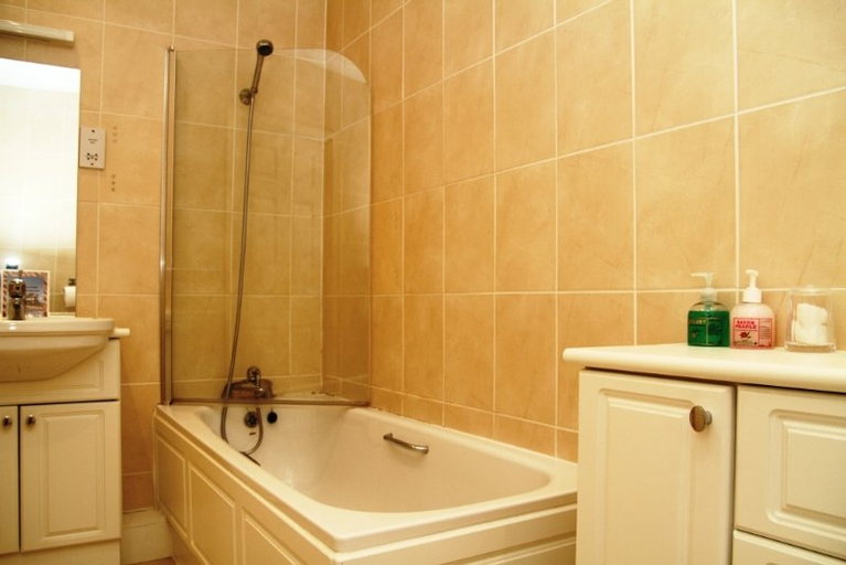 Bathroom 4, Tankerville Arms Hotel, Northumberland