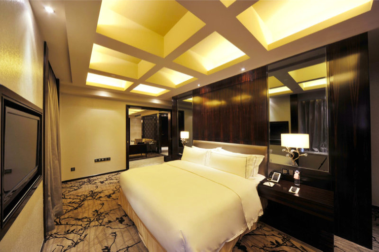 Bedroom 2, Wuhan Royal Suites & Towers Hotel, Wuhan