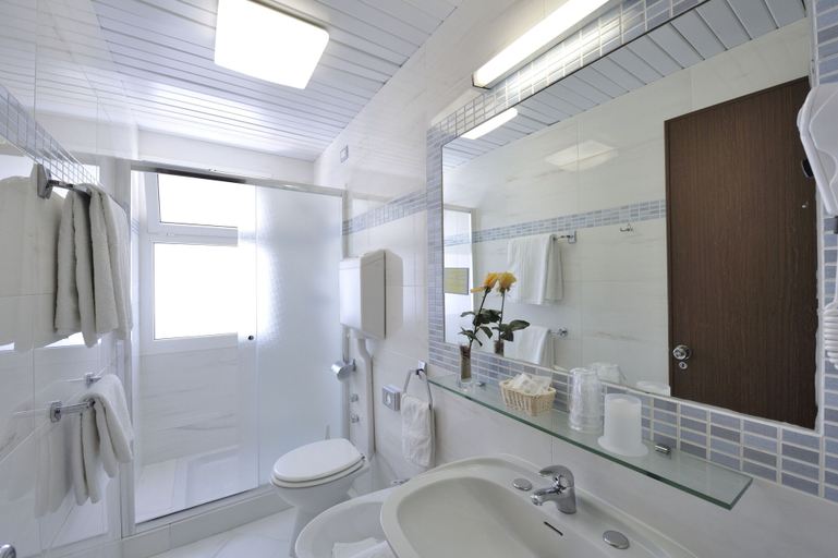 Bathroom 4, Hotel Eros, Udine