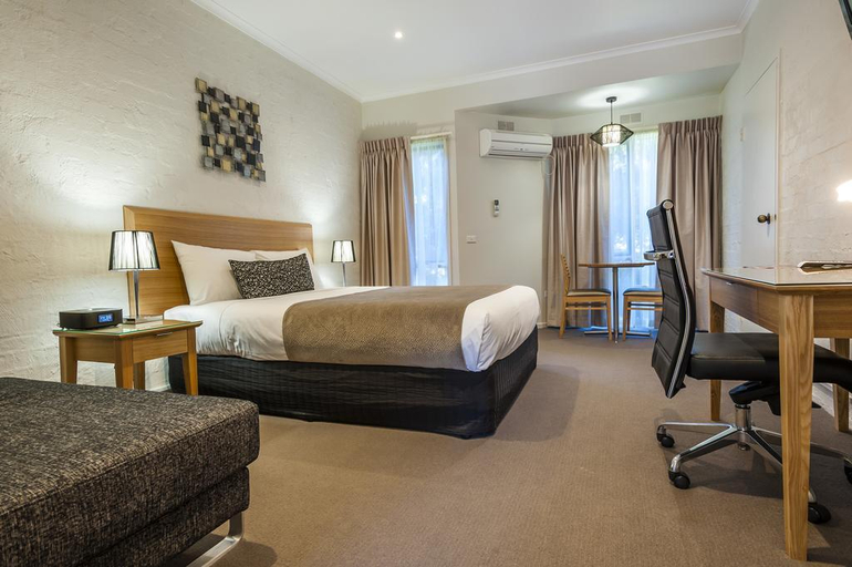 Bedroom 3, Comfort Inn Coach & Bushmans, Mitchell - North