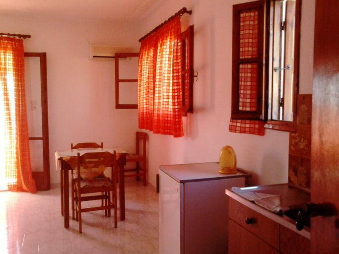 Bedroom 2, Smaragda Hotel, North Aegean