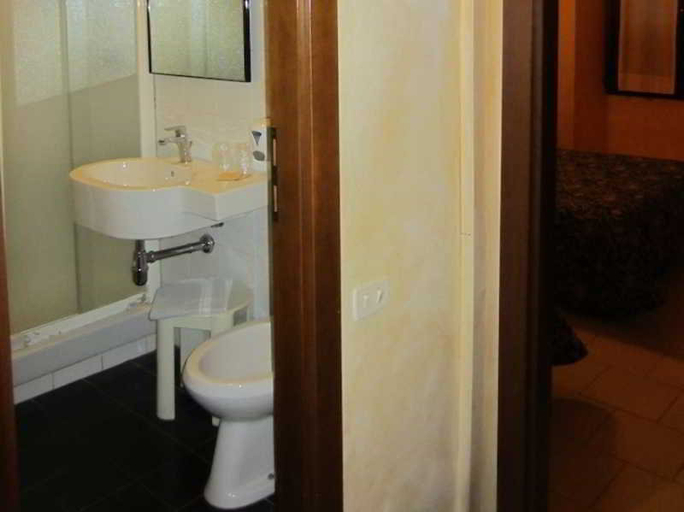 Bathroom 3, Lombardi, Florence