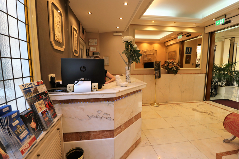 Public Area 2, Hostal Hispano Argentino Gran Via, Madrid