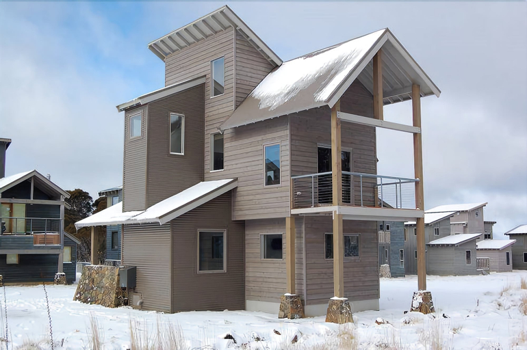 Krystal Peaks, Alpine - East