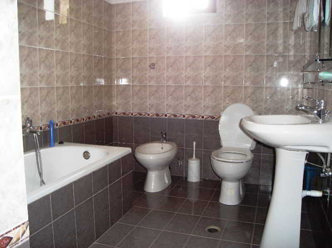 Bathroom, Kalemi Hotel, Gjirokastrës
