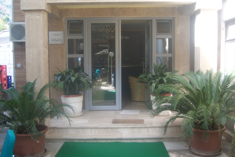 Public Area 3, Oaza