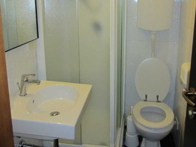 Bathroom 4, Lombardi, Florence