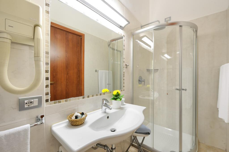 Bathroom 4, Hotel Al Corso, Milano