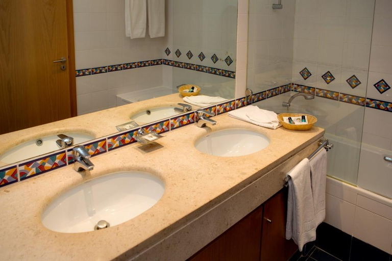 Bathroom 5, Villas dÁgua Beachfront, Albufeira