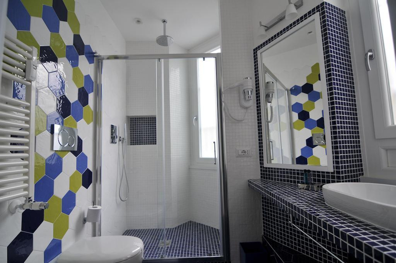 Bathroom 5, Scipioni Suites, Rome