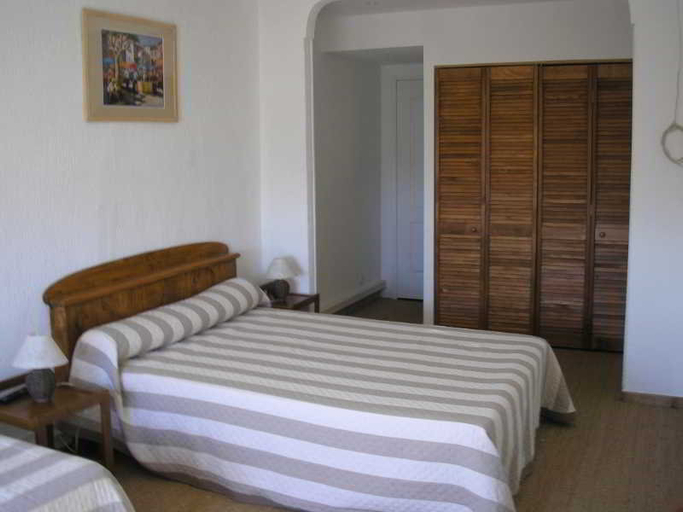 Bedroom 3, Hotel Le Jaures, Var