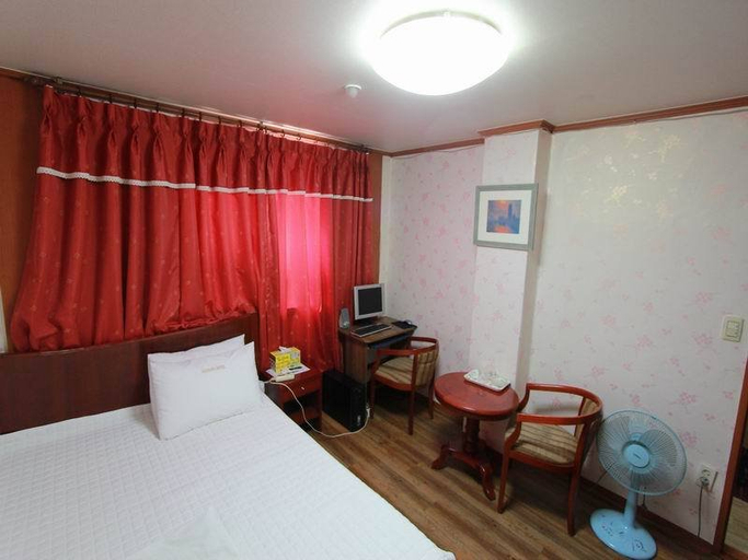 Bedroom 4, Business Hotel Busan Station, Dong