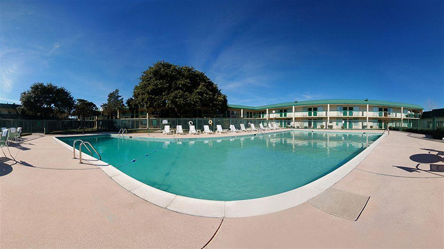 Sport & Beauty 3, Quality Inn & Suites, Denton