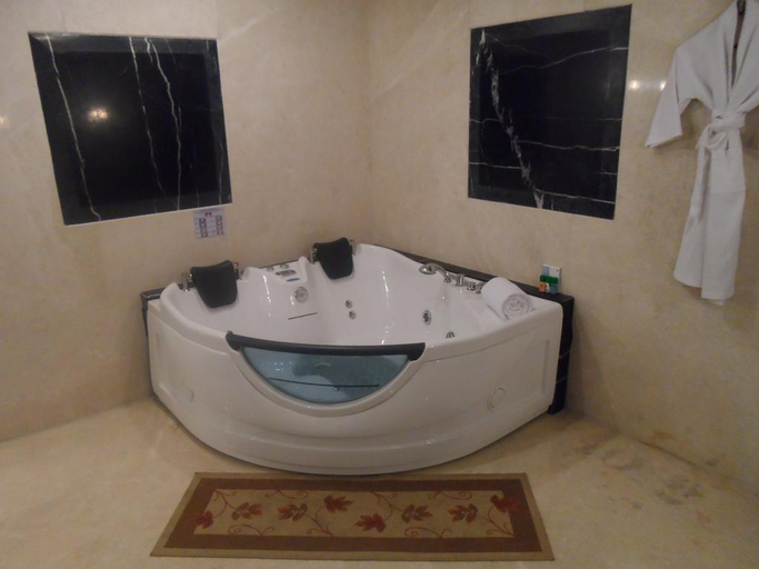 Bathroom 4, Fortune Park Vallabha Hyderabad, Ranga Reddy