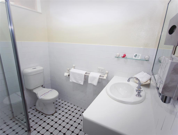 Bathroom 4, Cotswold Gardens, Armidale Dumaresq