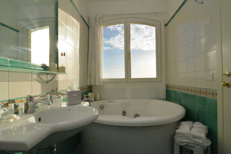 Bathroom 5, Villa Pandora, Salerno