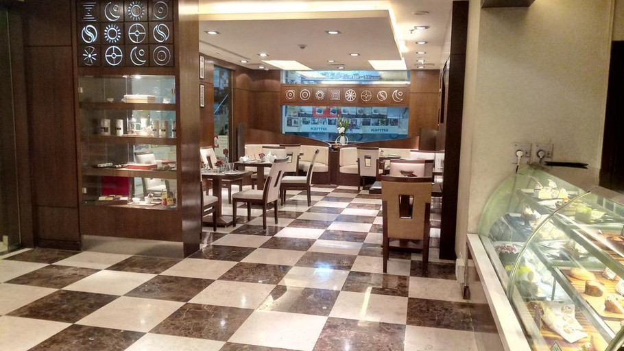 Food & Drinks 5, Fortune Park Lake City, Thane