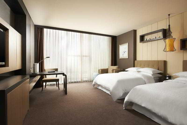 Bedroom 4, Sheraton Shanghai Waigaoqiao Hotel, Shanghai