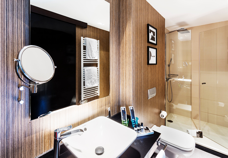 Bathroom 4, One Shot Luchana 22, Madrid