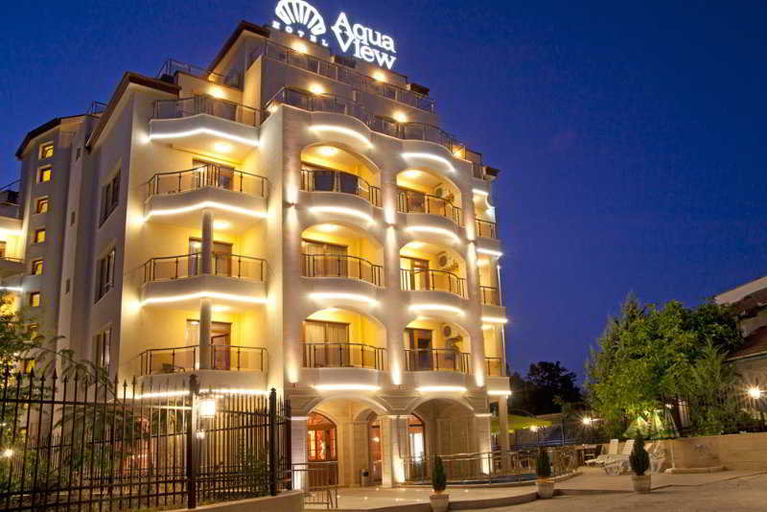 Exterior & Views
