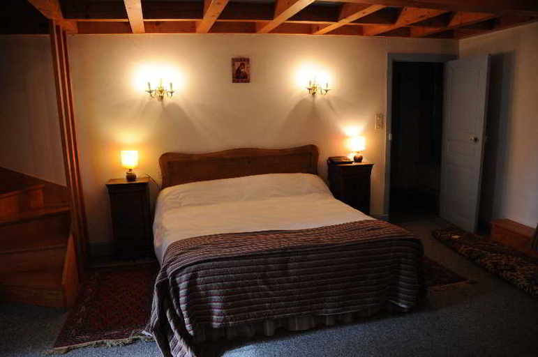 Bedroom 2, Château d'Ayres, Lozère
