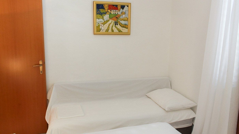 Bedroom 3, Apartments Ivana-Mira, Okrug