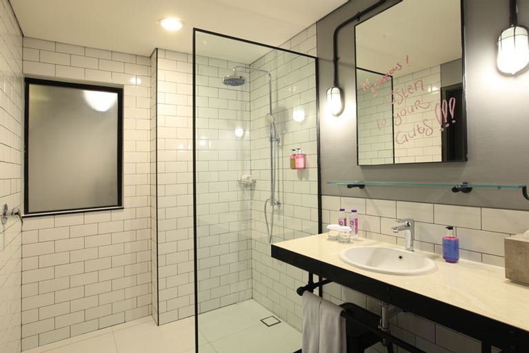 Bedroom 4, Moxy Bandung, Bandung
